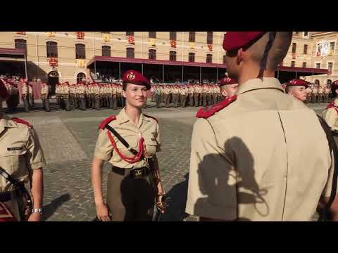 Su Alteza Real la Princesa de Asturias recibe el sable de oficial
