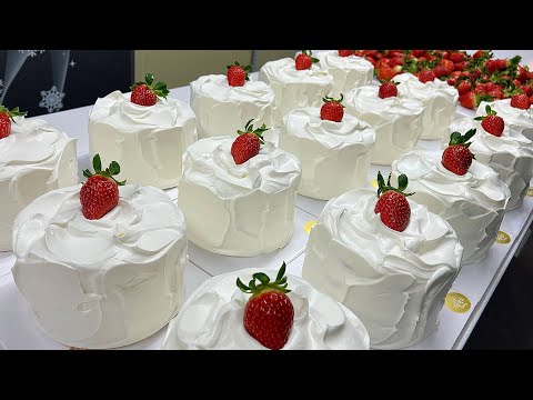 The cake is full of hidden strawberries! popular korean strawberry cake - Korean street food