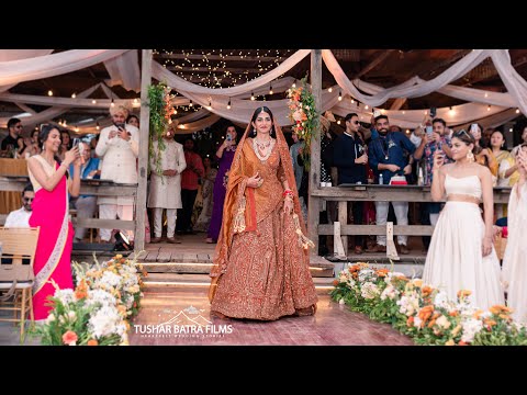 Heartwarming &amp; Emotional Bride Entry | Varmala Entry | Goa wedding | Pooja &amp; Shaan