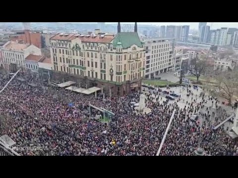 Migliaia in piazza a Belgrado: in Serbia continua la protesta contro i presunti brogli elettorali