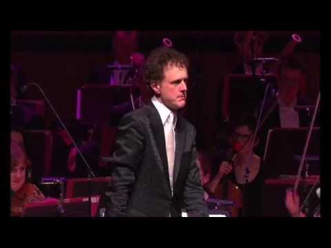 Funny! Orchestra plays Microsoft Windows&trade; - the waltz