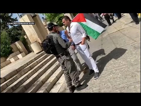 الشرطة الإسرائيلية تعتقل برلمانيا هولنديا لحمله علم فلسطين بالقرب من المسجد الأقصى