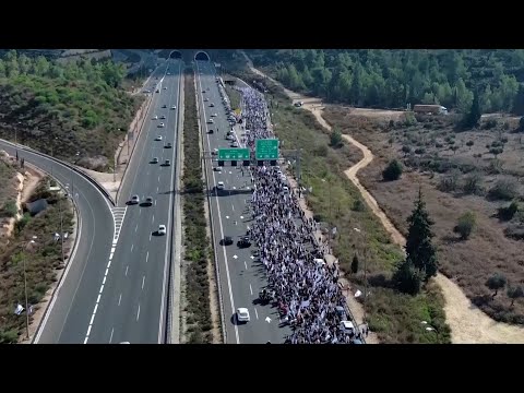 Thousands of People Block Jerusalem Traffic, Demand Release of Hostages | VOA News