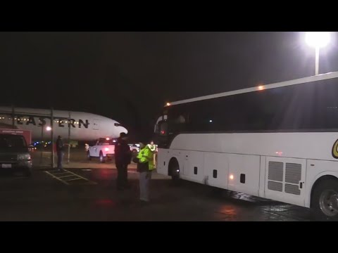 Migrants from Texas heading to Chicago after arriving at Rockford airport