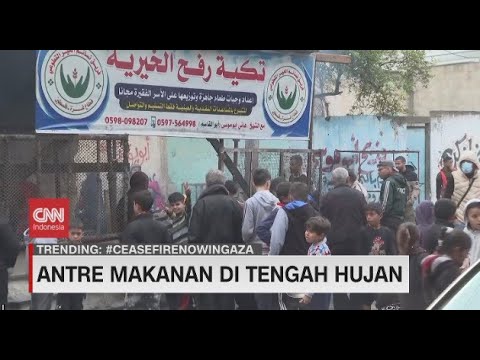 Antre Makanan di Tengah Hujan