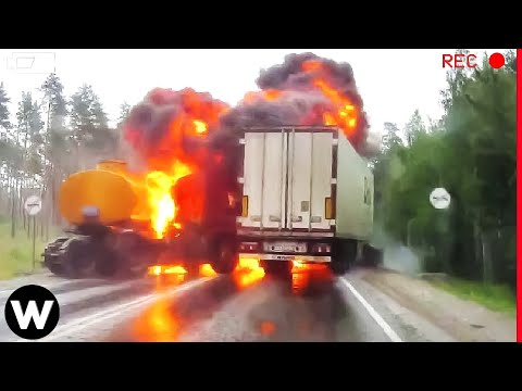 100 Most Terrifying Road Moments Filmed Seconds Before Disaster Went Horribly Wrong !