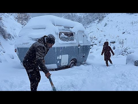 WE WERE TRAPPED AT -6 DEGREES, OUR FIRST CARAVAN CAMP IN THE SNOW