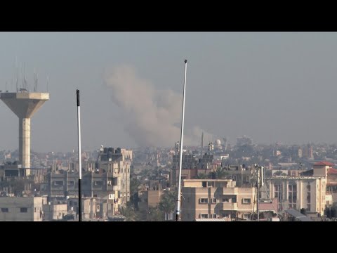 Des nuages de fum&eacute;e s'&eacute;l&egrave;vent au-dessus de Khan Youn&egrave;s apr&egrave;s des frappes isra&eacute;liennes | AFP Images