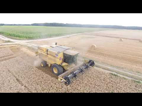 moisson du bl&eacute; avec la new holland tx 36 et avec le case puma 155 et le john deere 6140r