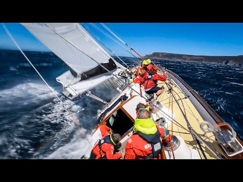 50+ Knots in Storm Bay. 2018 Rolex Sydney Hobart Kialoa II