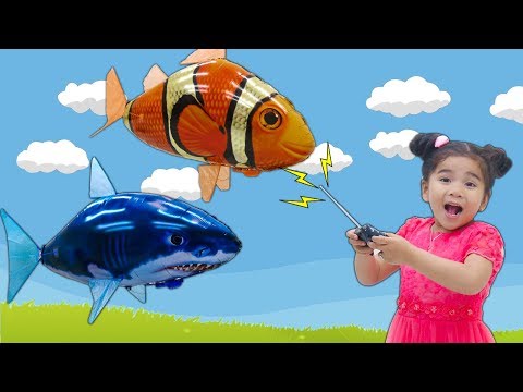 Suri Plays with Cute Animal Balloon Kid Toys