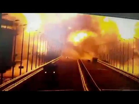 In un video il momento dell&amp;rsquo;esplosione sul ponte che collega Crimea e Russia