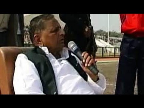 Mukhyamantri Chale Gaon: Mulayam Singh Yadav visits native village of Saifai (Aired: Dec 2005)