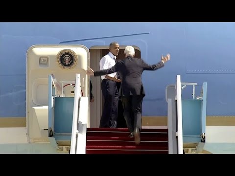 Obama urges Bill Clinton to hurry up boarding the plane