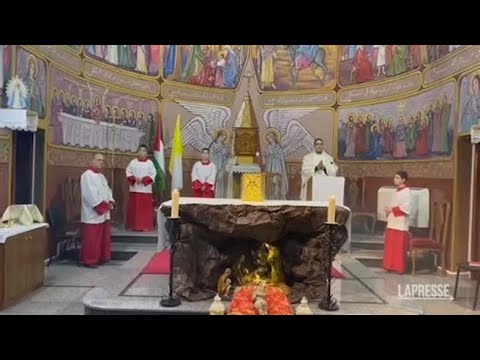 Gaza, la messa di Natale celebrata nella chiesa trasformata in rifugio