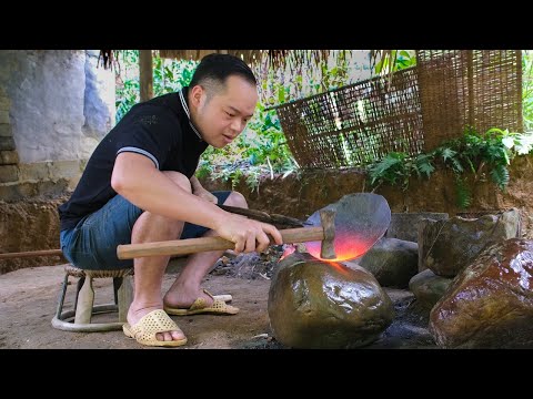 PRIMITIVE BLACKSMITH | Forging iron pan, Cooking