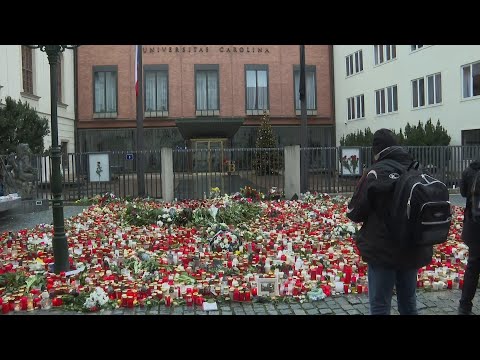 Delegation of Czech senators honour victims of Prague shooting