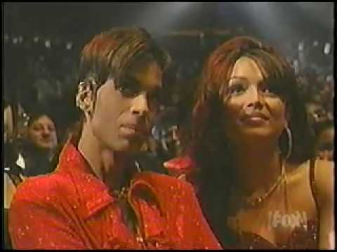 Prince Receives the 1998 Essence Award Highlights and speech. Intro by Chris Rock.