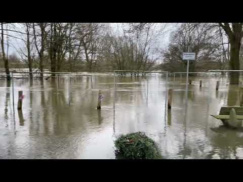 H&uuml;nxe Krudenburg Hochwasser Spielplatz unter Wasser -8