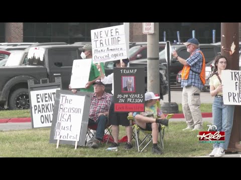 Former President Trump draws a crowd in Rapid City