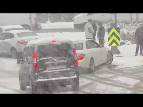 İSTANBUL&rsquo; DA KAR YAĞIŞI VE ARABA KAZALARI -  car accidents live - snow accidents cars