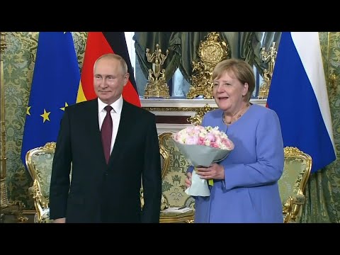 Russian President Vladimir Putin meets German Chancellor Merkel | AFP