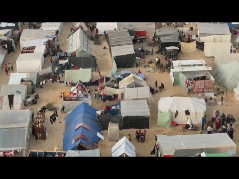 Gazans spend New Year's Eve in tents at a camp in Rafah | AFP