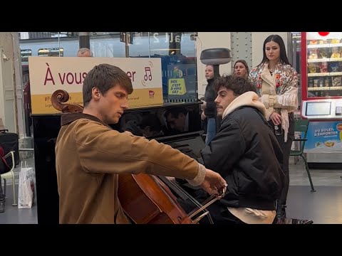 This is what happen when you play &laquo;&nbsp;The Swan&nbsp;&raquo; by Saint-Sa&euml;ns in a train station .. 🤯