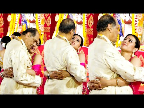 Emotional Kajol Crying Hugging Her Uncle At Durga Puja 2023