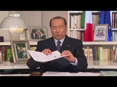 Berlusconi uccide un&amp;rsquo;altra mosca in diretta tv e la mostra al conduttore