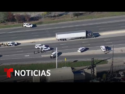 Autoridades rodean a un conductor que se atrincher&oacute; en un cami&oacute;n en una autopista de Texas