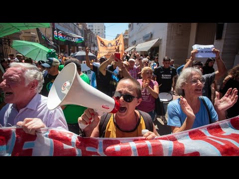 Massenproteste gegen Wirtschafsreformen des neuen argentinischen Pr&auml;sidenten Milei