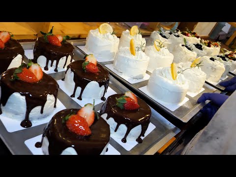 Covered with whipped cream! Making various fruit mini cakes (strawberry, lemon) - korean street food