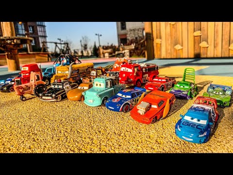 Clean up muddy minicars &amp; disney car convoys! Play in the garden