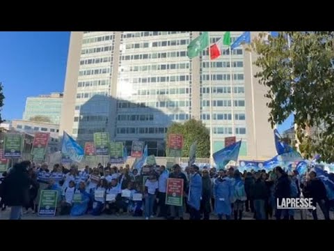 Infermieri in piazza a Milano: &amp;laquo;Tagli alla sanit&amp;agrave; e stipendi da soglie di povert&amp;agrave;&amp;raquo;