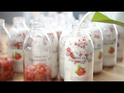 Korean Cafe :: How to Make Strawberry Milk, Popular in Korea