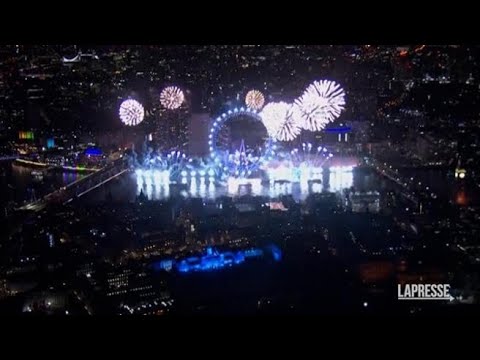 Capodanno 2023, lo spettacolo dei fuochi d'artificio a Londra