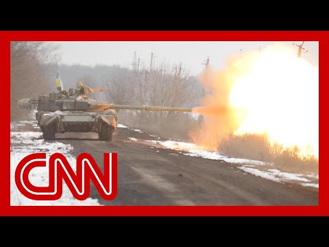 Ukrainian soldier uses Russian tank against Russian forces