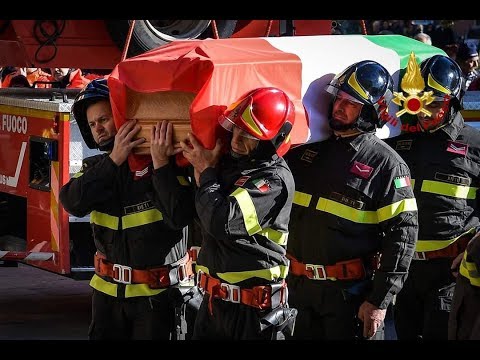 &quot;Il Pompiere paura non ne ha&quot;. Funerali di Stefano Colasanti nella Cattedrale di Rieti