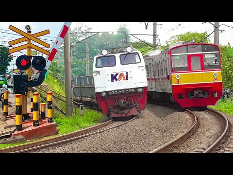 Berbagai Jenis Kereta Api Listrik KRL, KA Batubara Terbaru Di Perlintasan JPL 90 Tangsel