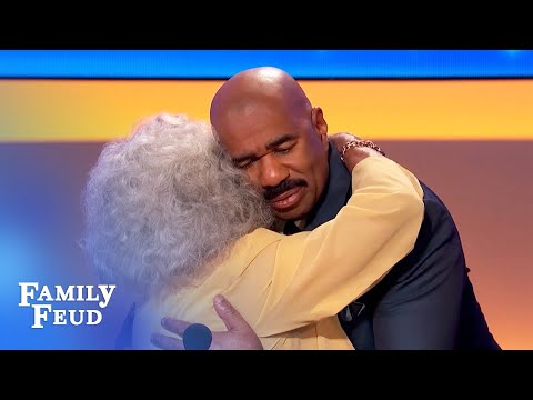 Steve meets 95-year-old contestant Evelyn!