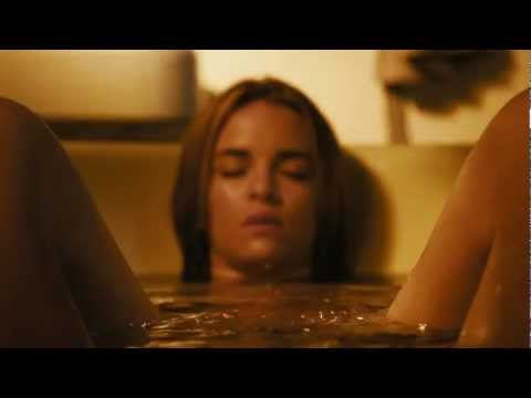 Piranha 3DD - Clip 3