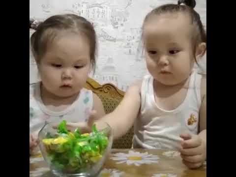 Конфеты не трогайте! ) Don't touch the candy!