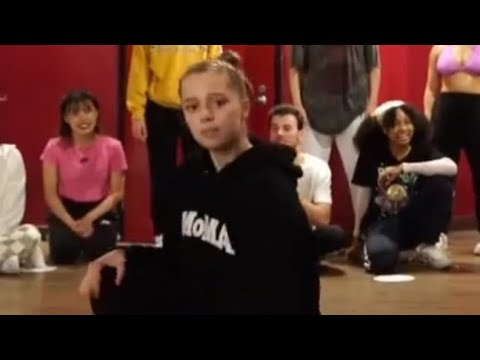 SHILOH JOLIE PITT DANCING FOR THE FIRST TIME WITHOUT MASK