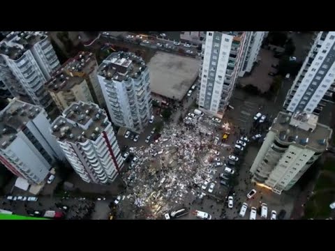 Il palazzo sbriciolato di Adana, in Turchia: le immagini catturate dal drone dopo il terremoto