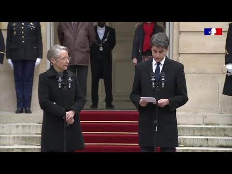 Gabriel Attal &egrave; il nuovo premier francese, il passaggio di consegne con l'uscente Elisabeth Borne