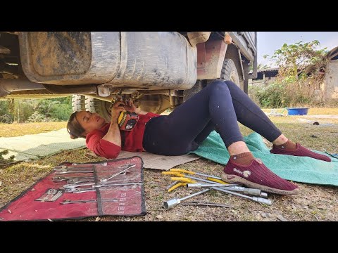 Machine repair/ Genius girl helps her neighbor maintain and change the oil in his car