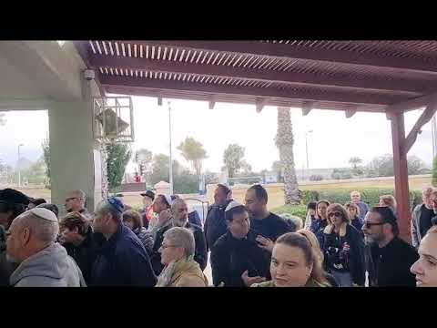 חי פה - חדשות חיפה: אחייניתה של חולדה נושאת דברים לזכרה (צילום: אדיר יזירף)