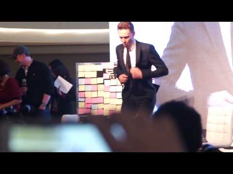 Tom Hiddleston's DANCE!! (in Korea)