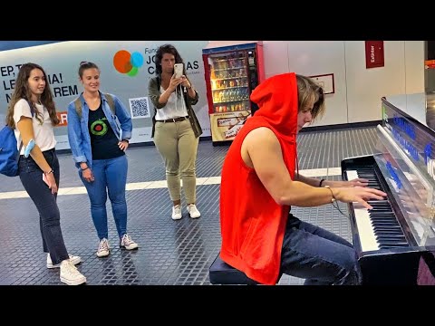 BELLA CIAO METROSTATION PIANO PERFORMANCE